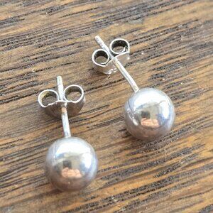 Ball stud earrings, vintage.